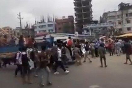 আন্দোলনকারী শিক্ষার্থীকে পিকআপ চাপা দেওয়ার ভিডিও ভাইরাল