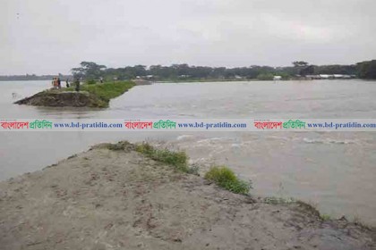 শরণখোলার সাউথখালীর বেড়িবাঁধে ফের ভয়াবহ ভাঙন