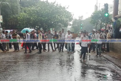 রিকশাও চলছে না মিরপুরে!