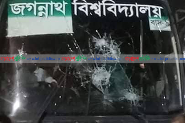 এবার জবির বাস ভাংচুর করল পরিবহন শ্রমিকরা