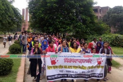 ঢাকা-আরিচা মহাসড়ক অবরোধ জাবি শিক্ষার্থীদের