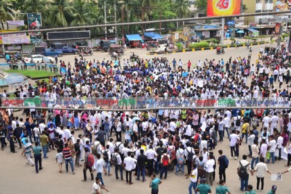 শিক্ষার্থীদের আন্দোলনে উত্তাল খুলনা
