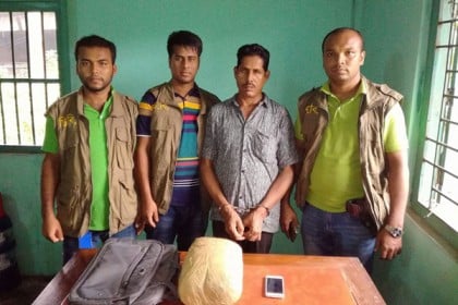 চট্টগ্রামে ট্রেন থেকে গাজাঁসহ আটক ১  

