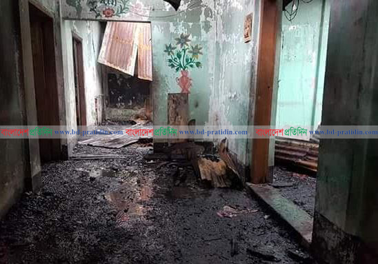 টেকনাফে ইউপি সদস্যের বসতবাড়ি ভস্মিভূত; ২০ লাখ টাকার ক্ষয়ক্ষতি