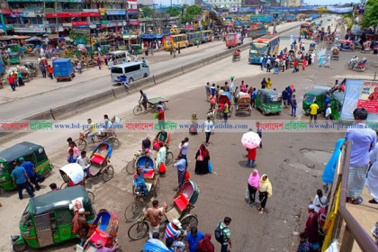 ঢাকা-চট্টগ্রাম রুটে বাস চলাচল বন্ধ, যাত্রী দুর্ভোগ