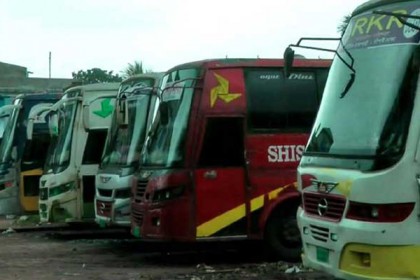 নাটোরে অঘোষিত পরিবহন ধর্মঘট, দুর্ভোগে মানুষ