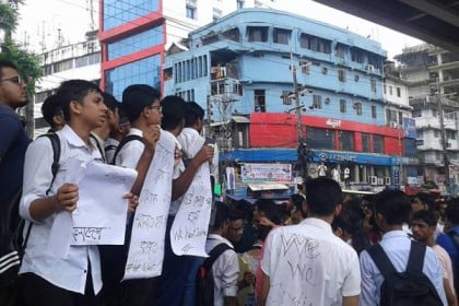 চট্টগ্রামে শিক্ষার্থীদের কর্মসূচি অব্যাহত