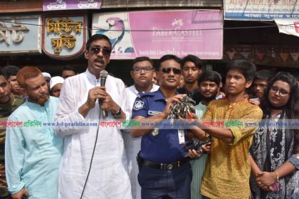 নারায়ণগঞ্জে শিক্ষার্থীদের বাড়ি ফেরালেন শামীম ওসমান