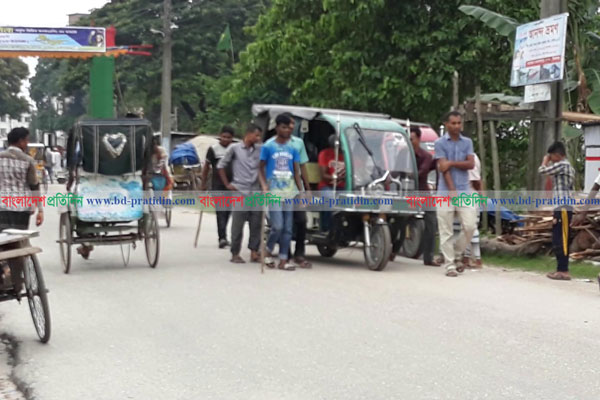 পরিবহন ধর্মঘটে দ্বিতীয় দিনেও অচল সিরাজগঞ্জ