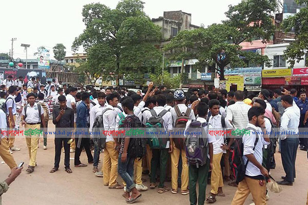 নাটোরে দ্বিতীয় দিনেও বাস চলাচল বন্ধ