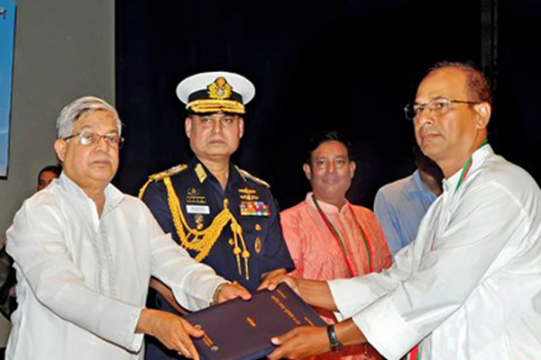 সিংড়ার সফল মৎস্য চাষী সাবানের জাতীয় পুরস্কার লাভ