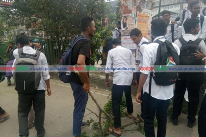 মাইকে হামলা প্রতিরোধের ঘোষণা শিক্ষার্থীদের