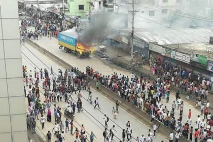 গাজীপুরে কাভার্ড ভ্যান চাপায় কলেজছাত্রী নিহত