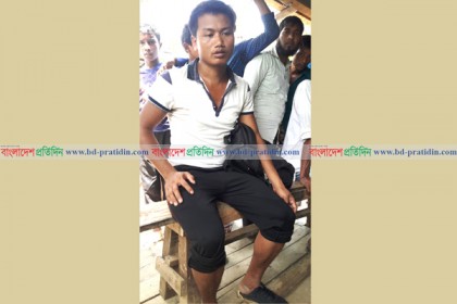 লামায় সন্ত্রাসী সন্দেহে যুবককে আইনশৃঙ্খলা বাহিনীকে সোর্পদ