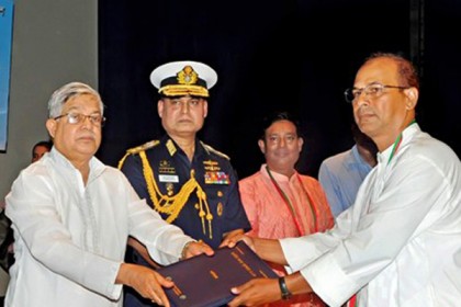 সিংড়ার সফল মৎস্য চাষী সাবানের জাতীয় পুরস্কার লাভ