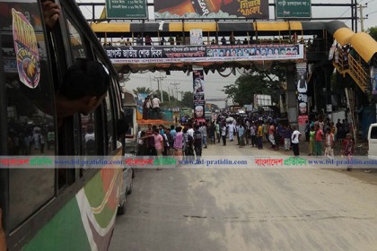 দূরযাত্রায় ভোগান্তি চরমে