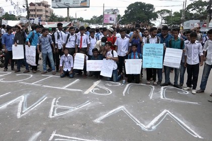 বরিশালে দূরপাল্লার সকল রুটে বাস বন্ধ, দুর্ভোগে যাত্রীরা 