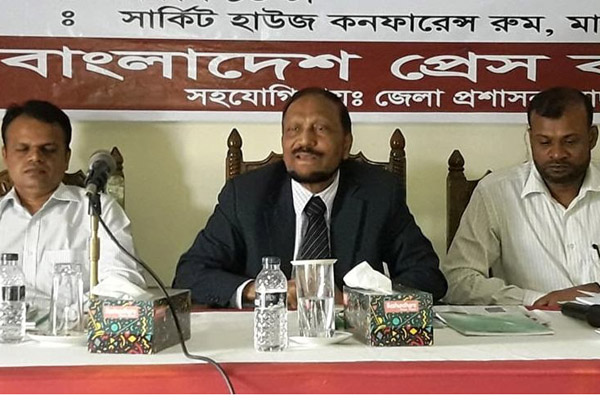 'ফেসবুকের তথ্যে বিভ্রান্ত হবেন না'

