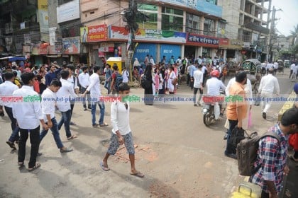 চট্টগ্রামে গণপরিবহন সংকটে চরম ভোগান্তি  

