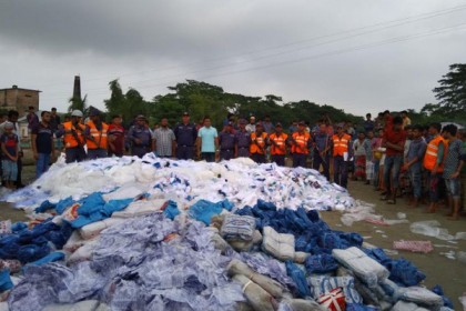 পটুয়াখালীতে অবৈধ কারেন্ট জাল ও পলিথিন জব্দ

