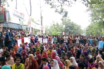 নিরাপদ সড়কের দাবিতে দিনাজপুরেও মানববন্ধন

