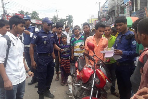 নোয়াখালীতে ট্রাফিক সপ্তাহ উপলক্ষে ২৪ ঘণ্টায় ১৫২ মামলা