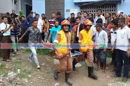 নরসিংদীতে সেপটিক ট্যাংকে কাজ করতে গিয়ে ৩ জনের প্রাণহানি
