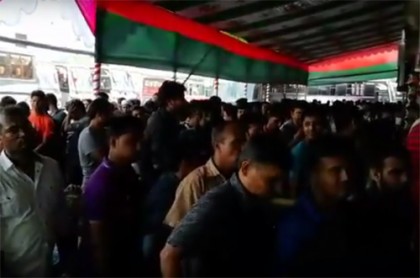 ঈদের অগ্রিম টিকিট বিক্রি শুরু, দীর্ঘ লাইন
