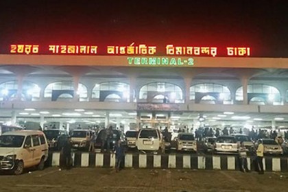 শাহজালালে ৯০০ কার্টন বিদেশি সিগারেট জব্দ