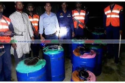 রায়পুরে ১০ লাখ চিংড়ি পোনা জব্দ