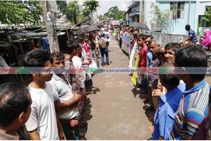 শরণখোলায় পল্লী বিদ্যুৎ সমিতির বিরুদ্ধে নানা অভিযোগে মানববন্ধন