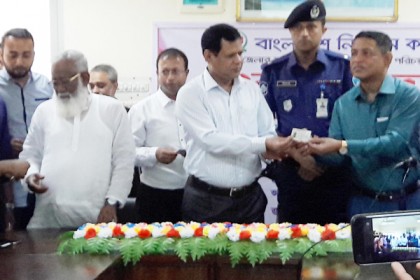 লক্ষ্মীপুরে স্মার্ট জাতীয় পরিচয়পত্র বিতরণ উদ্বোধন