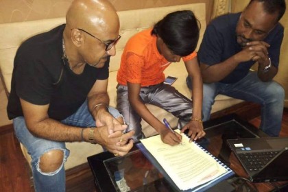 এবার বলিউডে হিরো আলম
