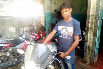 প্রতিবন্ধকতা জয় করেছে রুবেল 

