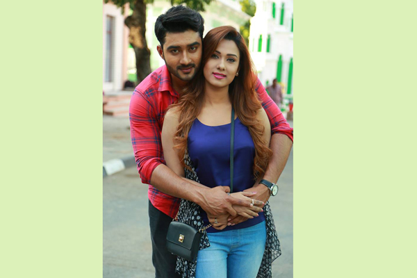 টিজারে মুগ্ধতা ছড়ালেন 'বেপরোয়া' ববি-রোশান(ভিডিও)