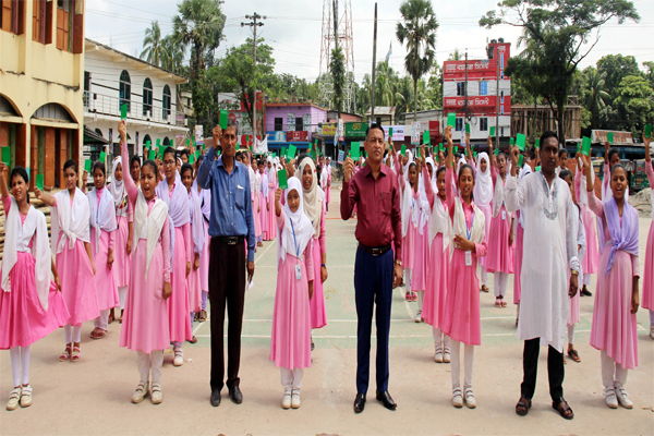 লক্ষ্মীপুরে বাল্যবিবাহ না করার শপথ ছাত্রীদের