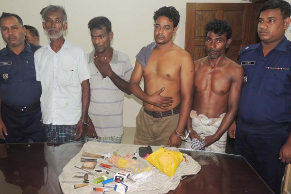 নাটোরে মাদক অভিযানে সাবেক এমপি পুত্রসহ আটক ৫