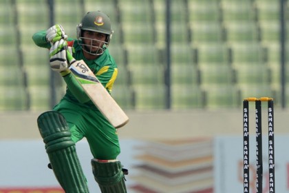 ১৮২ রানে থামলেও রেকর্ড বইয়ে মুমিনুল