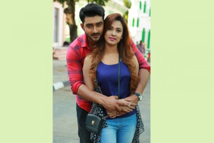 টিজারে মুগ্ধতা ছড়ালেন 'বেপরোয়া' ববি-রোশান(ভিডিও)