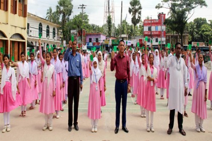 লক্ষ্মীপুরে বাল্যবিবাহ না করার শপথ ছাত্রীদের