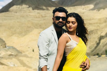 লাদাখে ইমরান-তানজিন তিশা