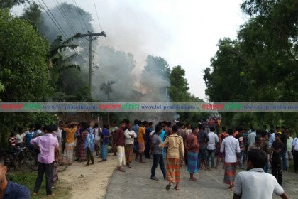 দিনাজপুরে নৈশপ্রহরী খুন, জড়িত সন্দেহে যুবককে পুড়িয়ে হত্যা