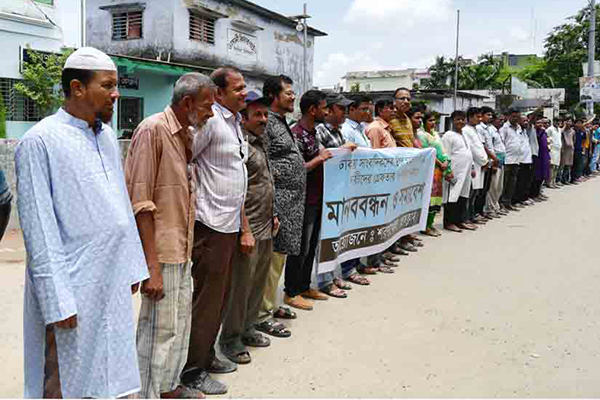 সাংবাদিকদের ওপর হামলার প্রতিবাদে শরণখোলায় মানববন্ধন
