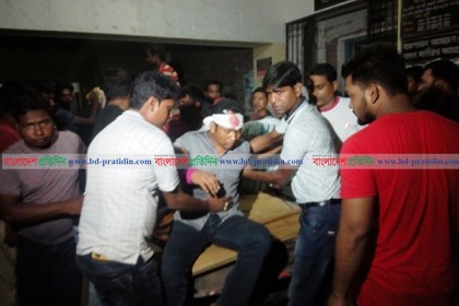 মেহেরপুরে আনন্দ মিছিলে যুবলীগ-আওয়ামী লীগের সংঘর্ষ, আহত ১০ 