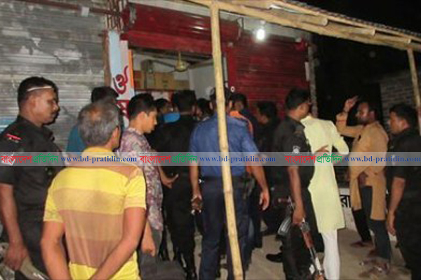 ঝিনাইদহে ফার্মেসির ভিতরে ঢুকে কুপিয়ে হত্যা