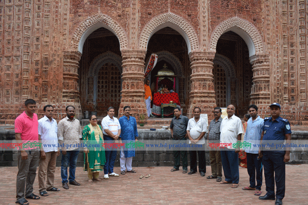 কান্তজিউ মন্দির পরিদর্শনে ভারতীয় উপ-সহকারি হাই কমিশনার