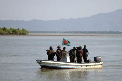 নাফ নদীতে বিজিবি-বিজিপির যৌথ টহল 