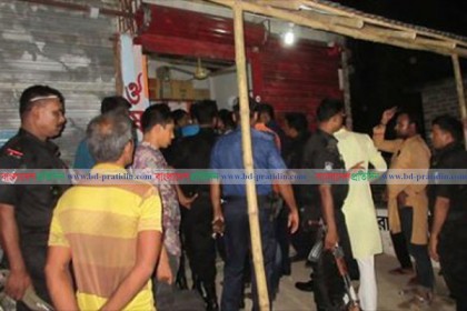 ঝিনাইদহে ফার্মেসির ভিতরে ঢুকে কুপিয়ে হত্যা