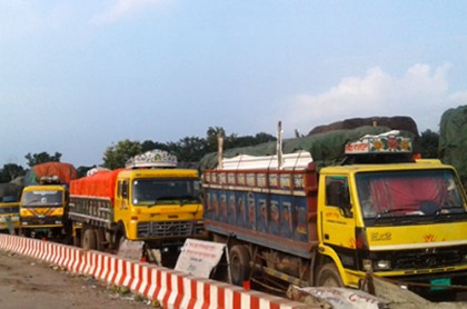 পাটুরিয়া-দৌলতদিয়ায় পারের অপেক্ষায় ৫ শতাধিক পণ্যবাহী ট্রাক