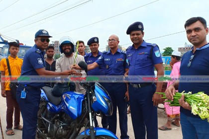 কাগজপত্র ঠিক থাকলেই ফুল দিয়ে শুভেচ্ছা, না থাকলে মামলা